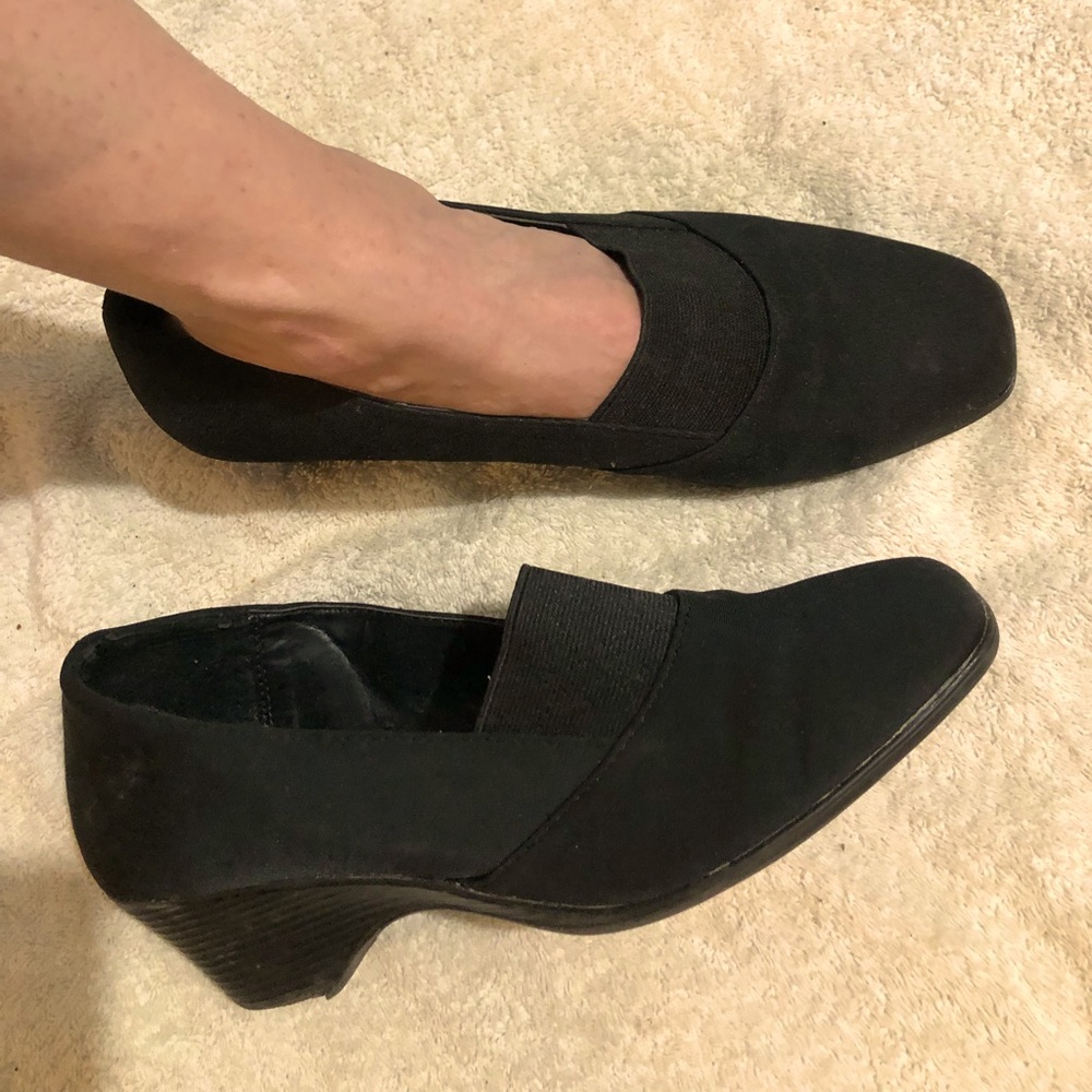 Black dress shoes